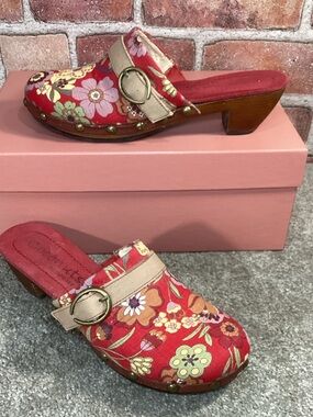 Coconuts by Matisse youth girls slip on clogs size 34-35 eu size 3-3.5 us